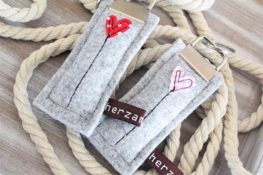 Schlüsselanhänger/Taschenanhänger - aus hochwertigen Wollfilz - handgenäht in Deutschland (Versandkostenfreie Lieferung)