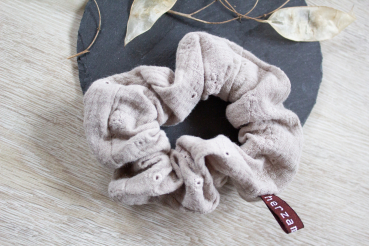 Haargummi Scrunchie - beige/gestickte Blümchen - aus hochwertigen Musselin - handmade in Deutschland (Versandkostenfrei)