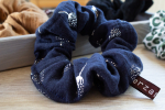 Haargummi Scrunchie - dunkelblau/Pusteblumen silber - aus hochwertigen Musselin - handmade in Deutschland (Versandkostenfrei)